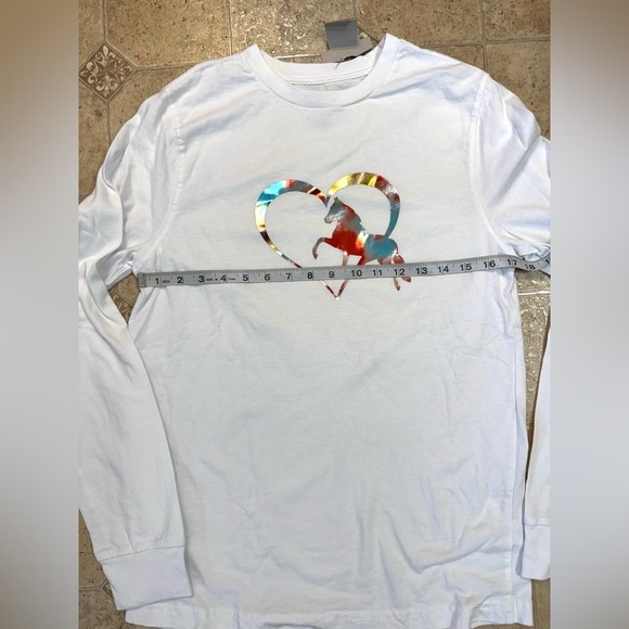 New HTV Long-Sleeve White Horse Equestrian T-Shirt Rainbow Sz Small - Picture 6 of 8
